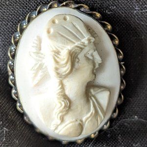 Vintage  Carved  Cameo Brooch